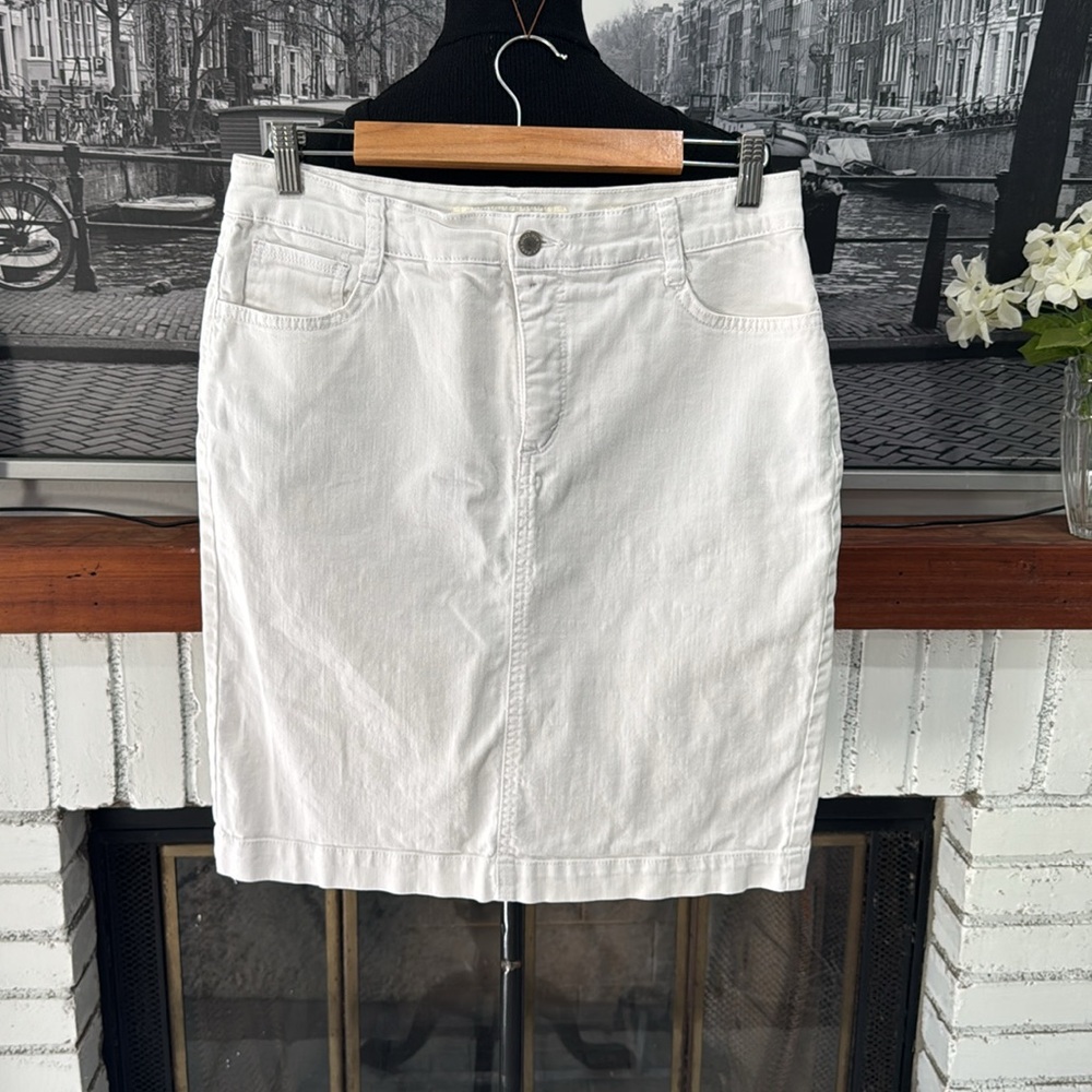 Jones New York Women Sutton Pencil Skirt White Denim Stretch Size 10 Slimming - Picture 2 of 9